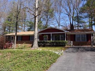 127 Atwood Dr, Hendersonville NC  28792-2403 exterior