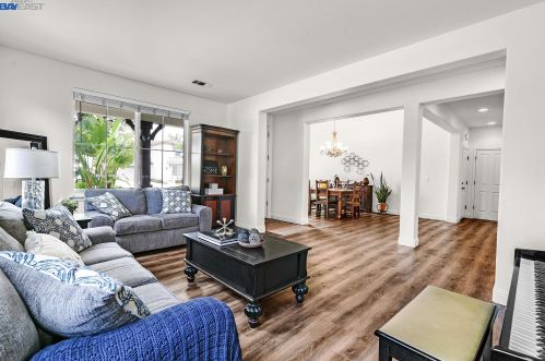 66 Sunchase Ct, Oakley CA  94561-4425 exterior
