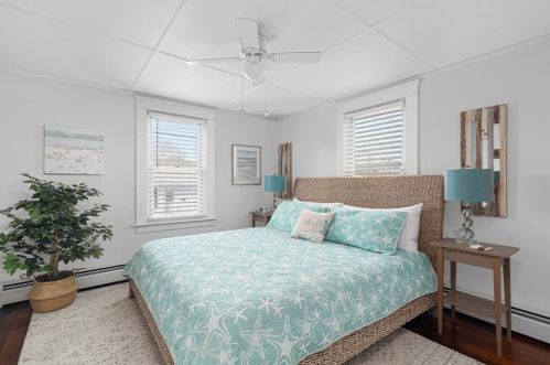 18 Lakeview Dr, South Kingstown RI  02882-1223 exterior