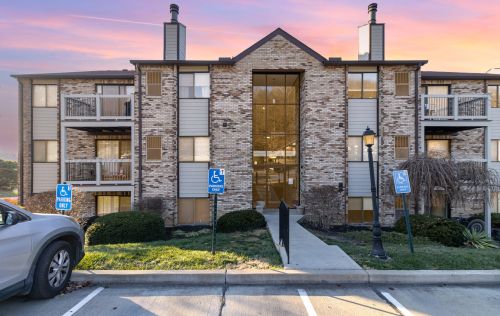 10 Woodland Hills Dr, Newport, KY 41071-5475