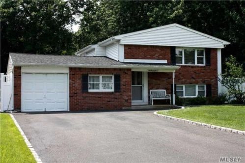 194 11th Ave, Holtsville, NY 11742-2376