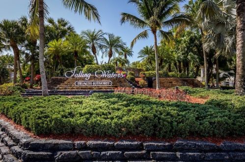 6740 Beach Resort Dr, Naples FL  34114-7557 exterior