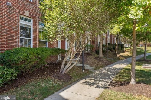 2285 Potomac Club Pkwy, Woodbridge, VA 22191-4029