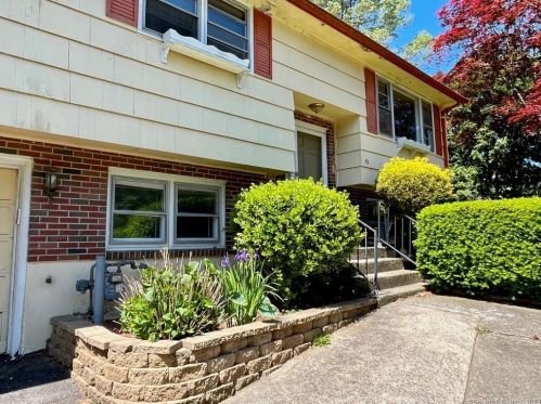 83 Holly Hill Dr, Uncasville, CT 06382-1103