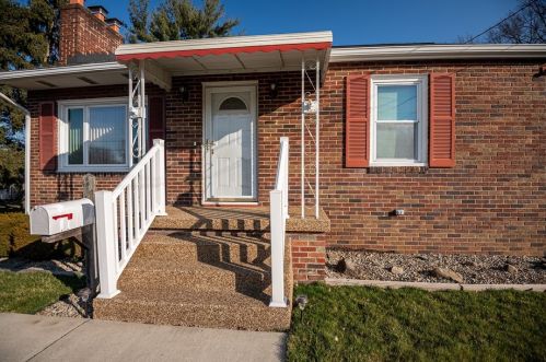 1003 Haig St, Hermitage, PA 16146-2854