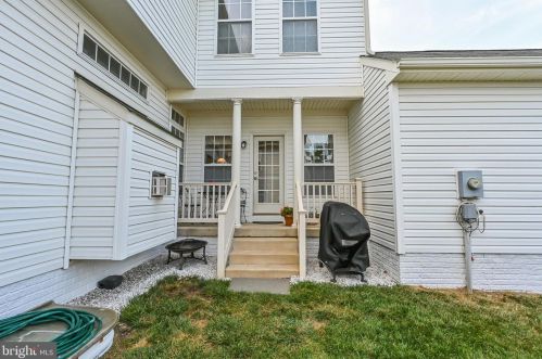 34 Stocks St, Lovettsville VA  20180-8640 exterior