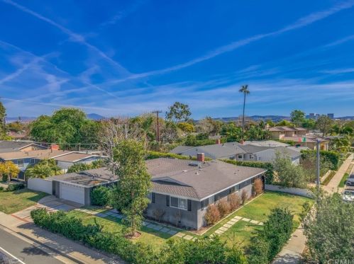 2112 Dover Dr, Newport Beach, CA 92660-4423
