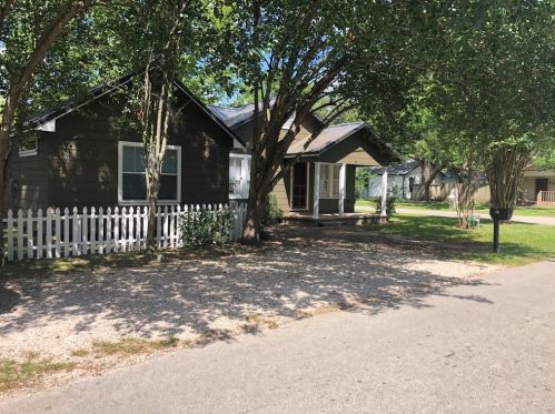 214 Live Oak St, Tomball TX  77375-4851 exterior