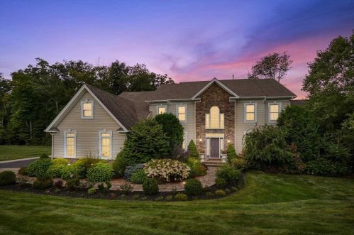 182 Shamrock Hills Dr, New Hamburg, NY 12590-4541