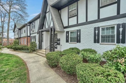 123 Parkside Dr, Airmont, NY 10901-7841