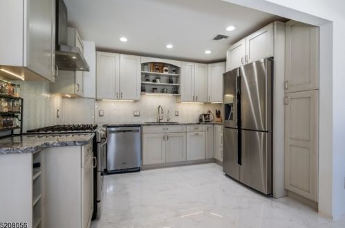 10 Overlook Ave, West Paterson NJ  07424-1917 exterior