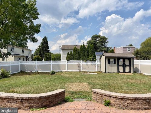 15 Whitman Ave, Stratford NJ  08084-1005 exterior