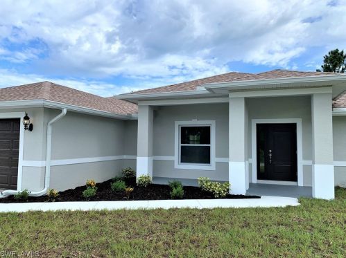 921 Lee Ave, Lehigh Acres FL 33972-9105 exterior