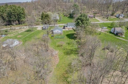 228 Manchester Hill Rd, New Kensington, PA 15068-7212