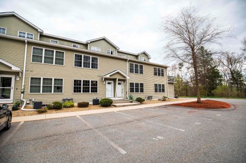 16 Steeple Chase Rd, Hampstead, NH 03841-5201