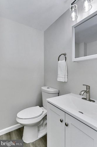 6401 Limerick Ct, Springfield VA  22152-1944 exterior