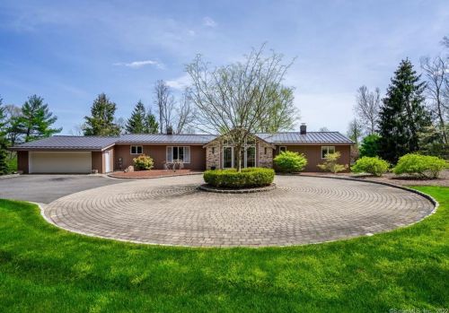 9 Stuart Dr, Bloomfield, CT 06002-1524