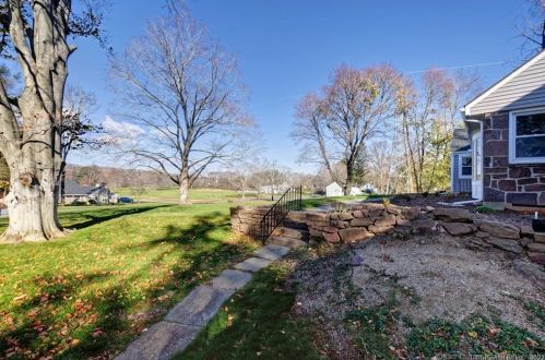 44 Randecker Ln, Kensington CT  06037-1134 exterior