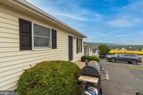 442 Pleasant View Dr, Strasburg, VA 22657-2324