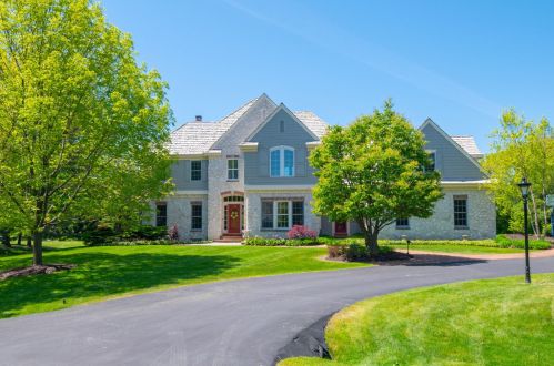 10431 Wood Crest Dr, Thiensville, WI 53092-6409