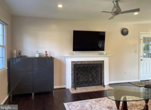 6919 Conservation Dr, Springfield VA  22153-1012 exterior