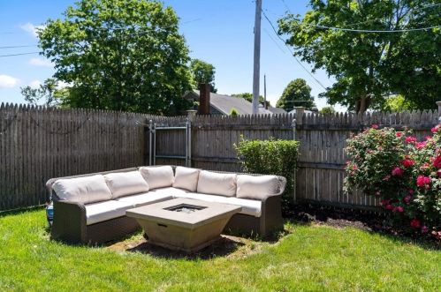 20 Phelps Rd, Middletown RI 02842-5448 exterior