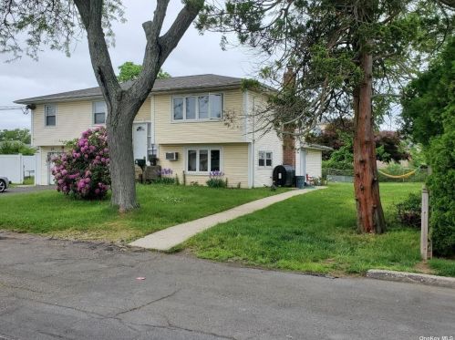 7 Westchester Ave, Babylon, NY 11704-3316