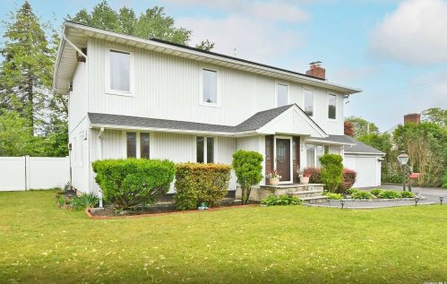 186 Maple Ave, Bethpage, NY 11714-1818