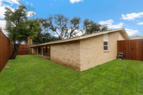 2017 Jennifer Ct, Carrollton TX 75007-3528 exterior