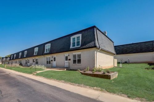 4221 Cherrywood Ln, Milwaukee, WI 53209-1005