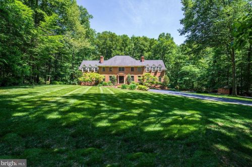 507 Arnon Lake Dr, Great Falls, VA 22066-3928