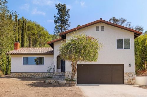912 Ponderosa Dr, Vista, CA 92084-5544