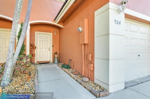 954 100th Ave, Hollywood, FL 33024-4371