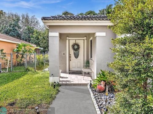 10240 24th Ct, Hollywood FL  33025-6504 exterior