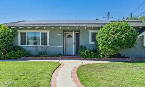 1765 Barnes St, Simi Valley, CA 93063-3203