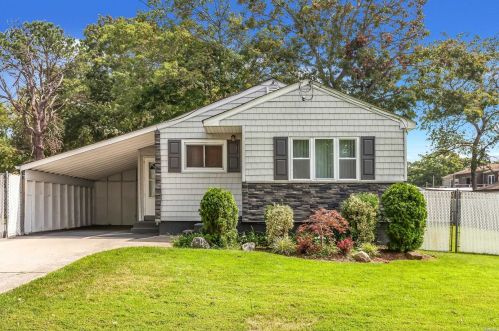 821 Ferndale Blvd, Central Islip, NY 11722-4811