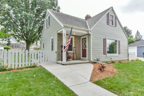 4631 Holt Ave, Milwaukee, WI 53219-4729