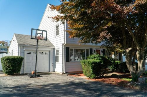 34 Forest Ridge Rd, Waterbury, CT 06708-1810