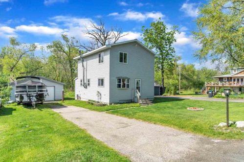 93 Beach Ave, Edgerton, WI 53534-8450