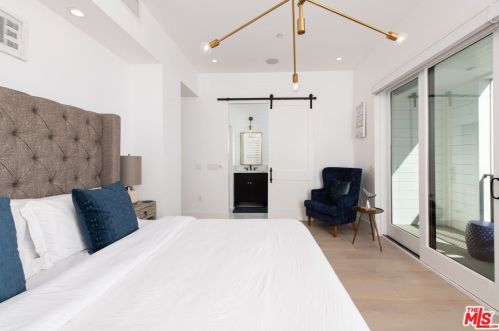 130 Balboa Blvd, Newport Beach CA  92661-1118 exterior