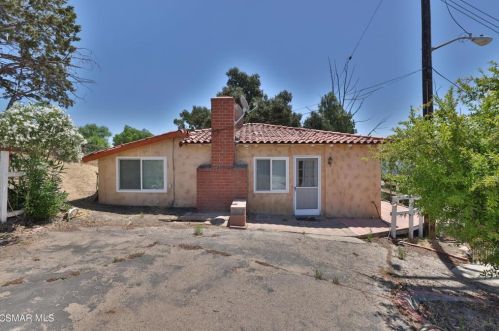 3192 Sycamore Dr, Simi Valley CA 93065-2703 exterior