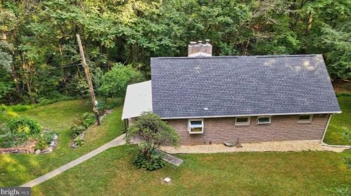 610 Hilltop Rd, Hummelstown, PA 17036-9744