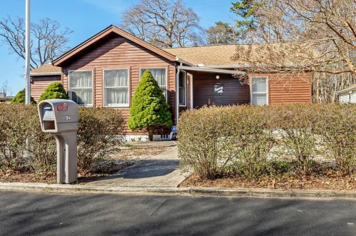 124 Woodland Dr, Bricktown, NJ 08723-7433