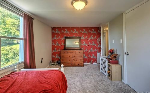 11 Buddington Rd, Huntington CT  06484-5306 exterior