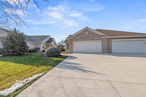 535 Fairview Cir, Waterford, WI 53185-2874