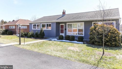 4220 Ridge Dr, Harrisburg, PA 17109-4337