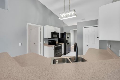 7836 104 Ave, Vero Beach FL 32967-3660 exterior