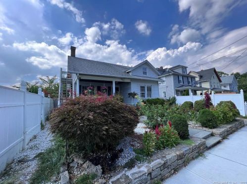 1 Center Ave, Norwalk CT  06851-3602 exterior