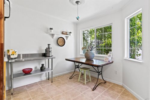 1468 Townview Ave, Santa Rosa CA  95405-7561 exterior