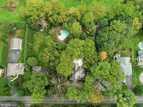 211 Strafford Ave, Wayne, PA 19087-3227